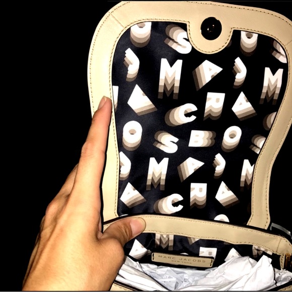 Marc Jacobs Antique Beige Gold Chain Leather Crossbody Shoulder Bag - Picture 3 of 7